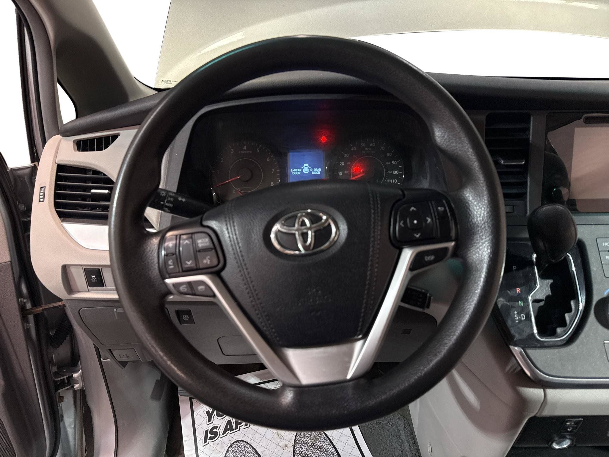 Used 2015 Toyota Sienna LE FWD image 17