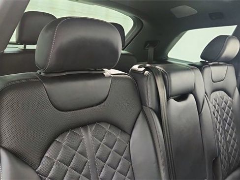 Used 2024 Audi Q7 3.0T Prestige w/ Prestige Package image 28