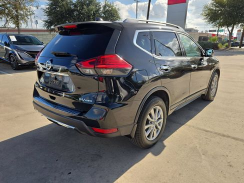 Used 2017 Nissan Rogue SV w/ SV Premium Package AWD/4WD image 3