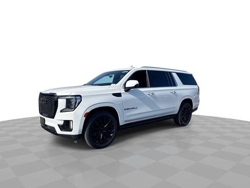 Used 2021 GMC Yukon XL Denali w/ Denali Premium Package image 5