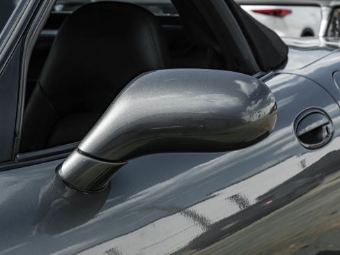 Used 2004 Chevrolet Corvette Convertible w/ Preferred Equipment Group image 32