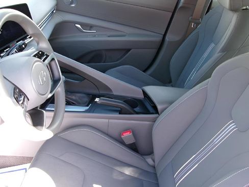 Used 2024 Hyundai Elantra SEL image 13