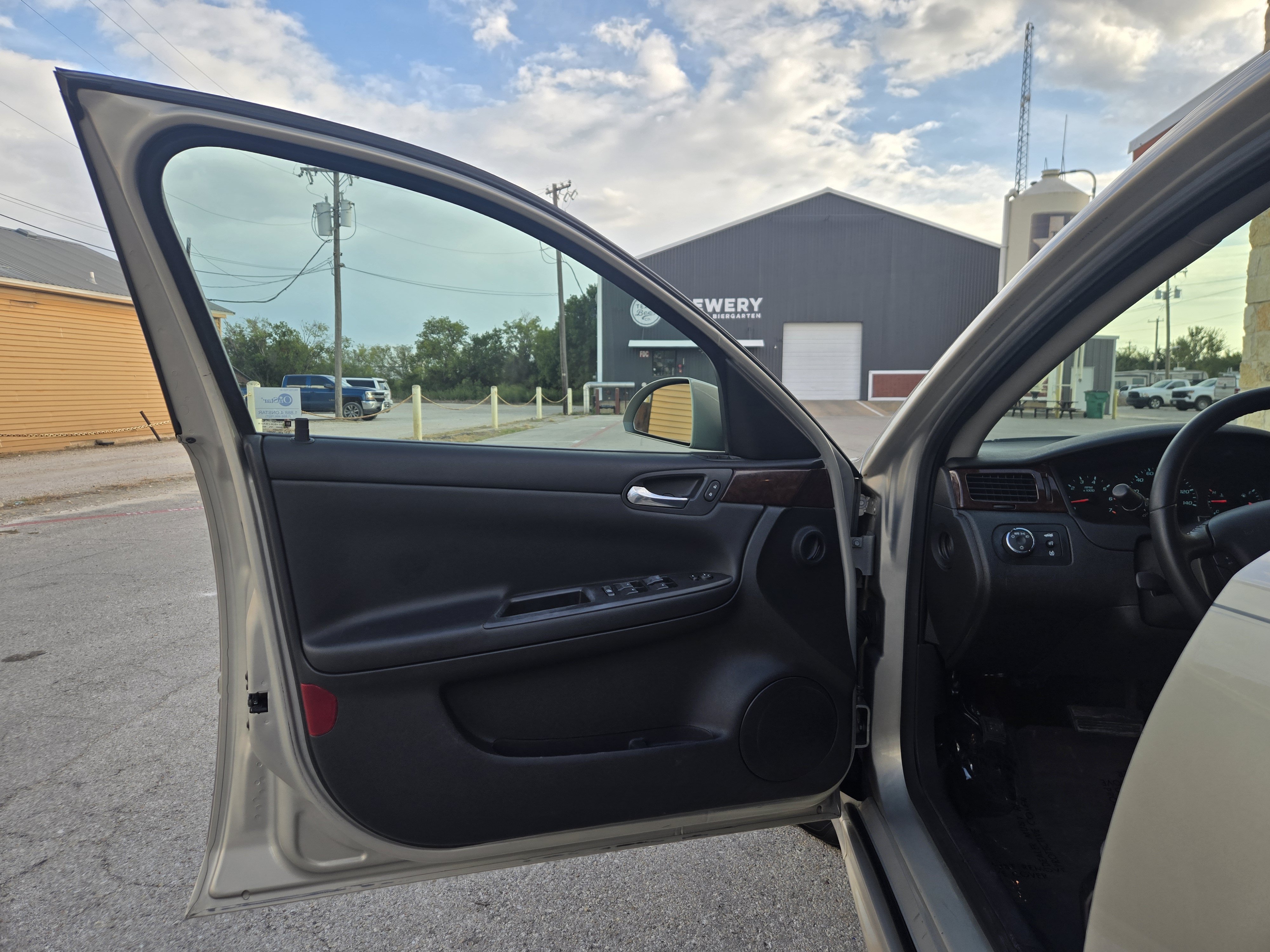 Used 2011 Chevrolet Impala LS FWD image 4