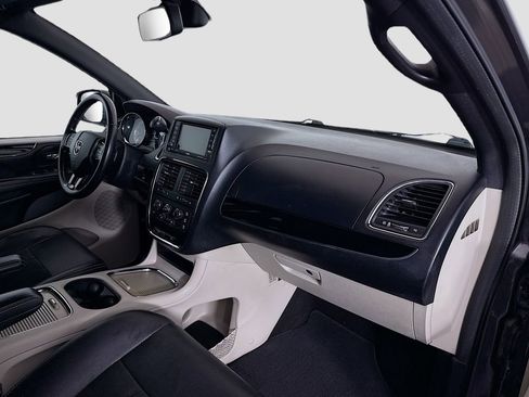 Used 2019 Dodge Grand Caravan SXT FWD image 28
