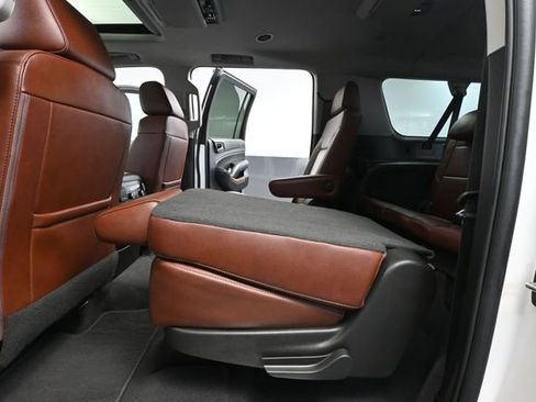Used 2019 Chevrolet Suburban Premier w/ Premier Plus Edition AWD/4WD image 45