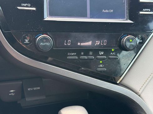 Used 2018 Toyota Camry XLE FWD image 21