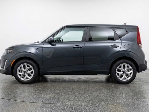 Used 2025 Kia Soul LX w/ LX Technology Package FWD image 4
