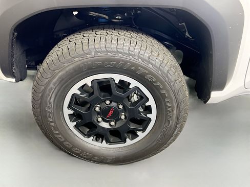 New 2025 Toyota Tacoma TRD Off-Road image 12
