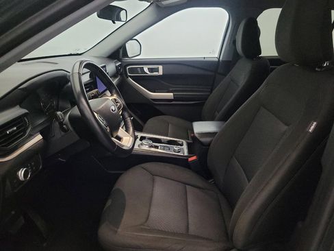 Used 2022 Ford Explorer XLT image 17