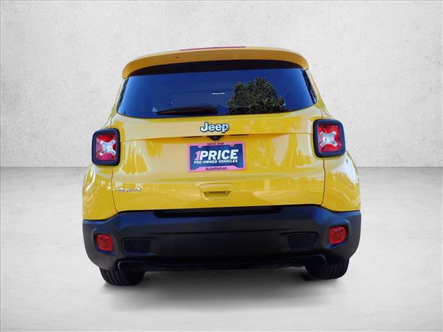 Used 2023 Jeep Renegade Latitude AWD/4WD image 3
