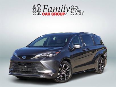 Used 2025 Toyota Sienna Platinum