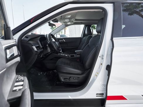 Used 2024 Mitsubishi Outlander Ralliart image 18