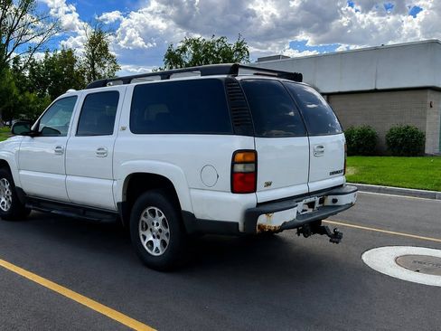 Used 2004 Chevrolet Suburban Z71 w/ Preferred Equipment Group AWD/4WD image 3