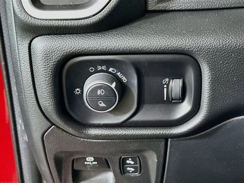 Used 2022 RAM 1500 Big Horn AWD/4WD image 16