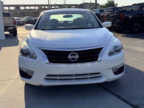 Used 2015 Nissan Altima 2.5 S w/ Sport Value Package image 3