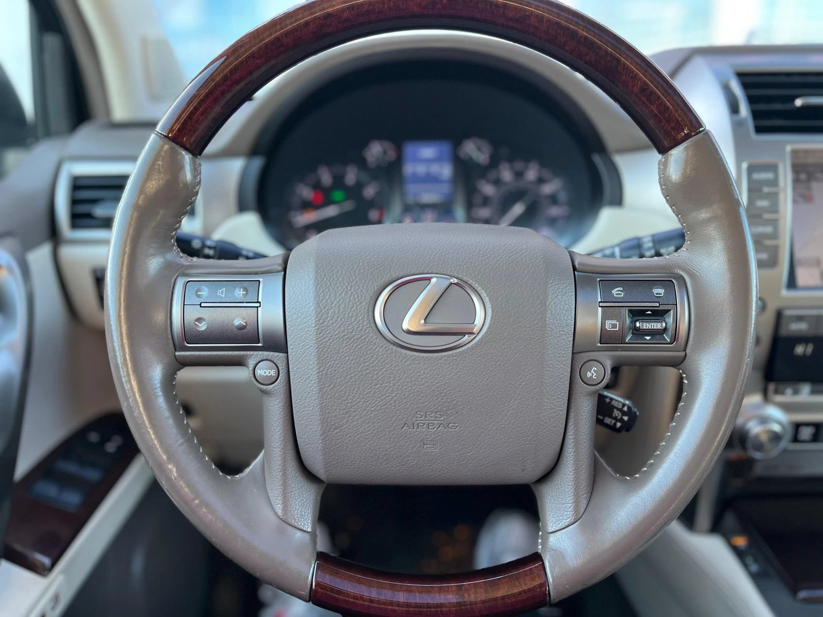 Used 2015 Lexus GX 460 w/ Premium Package AWD/4WD image 18