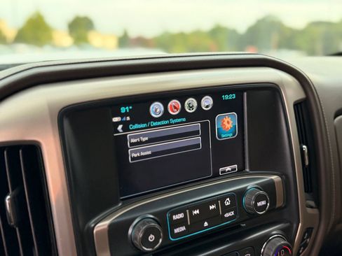 Used 2019 GMC Sierra 2500 Denali w/ Duramax Plus Package AWD/4WD image 56