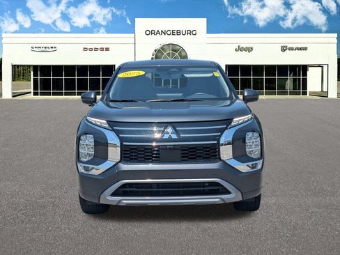 Used 2025 Mitsubishi Outlander SE FWD image 2