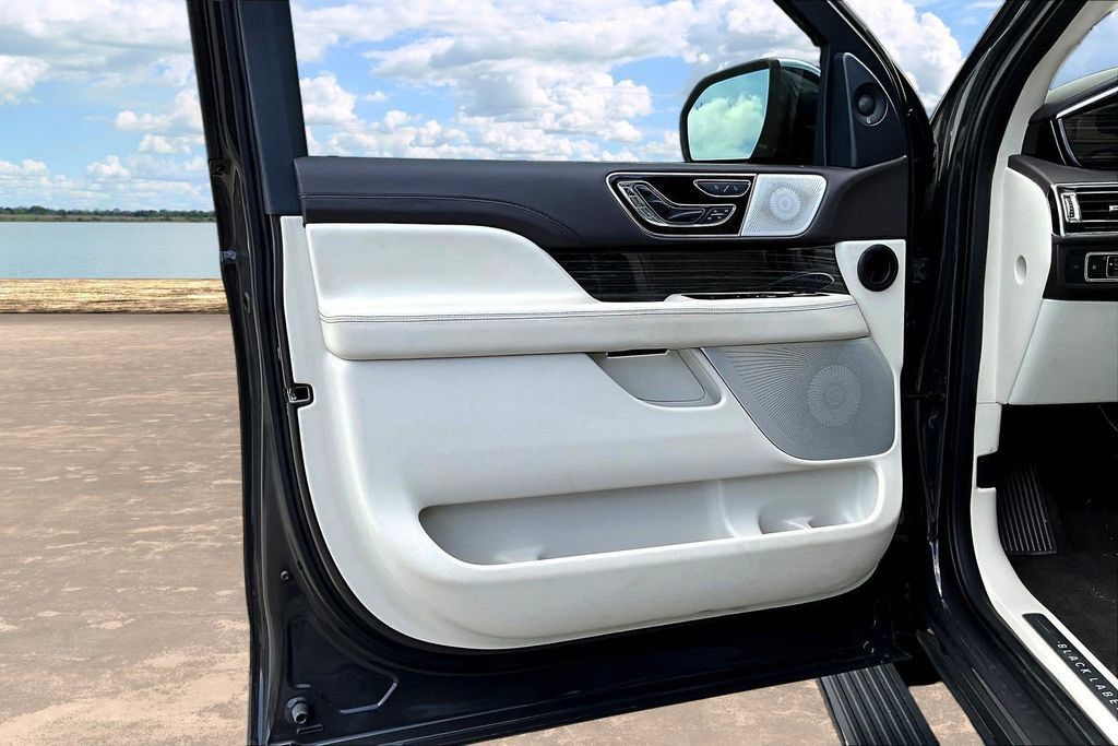 Used 2023 Lincoln Navigator Black Label AWD/4WD image 22