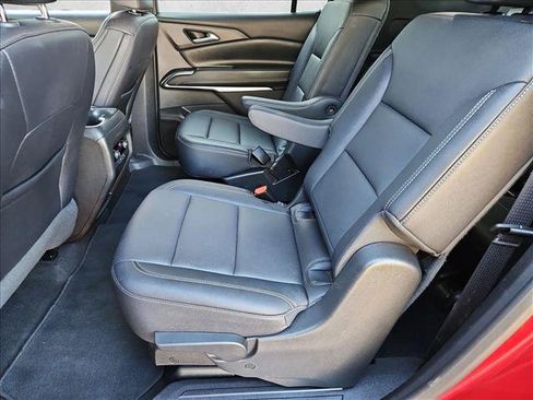 Used 2025 Chevrolet Traverse LT FWD image 18