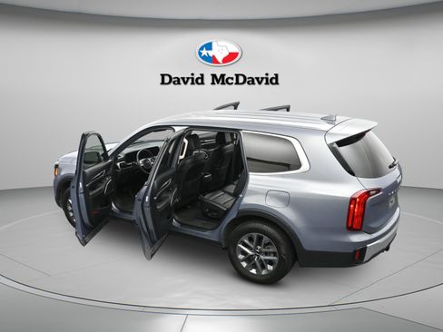 Used 2024 Kia Telluride LX image 8
