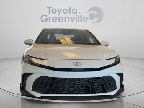 Used 2025 Toyota Camry SE FWD image 9