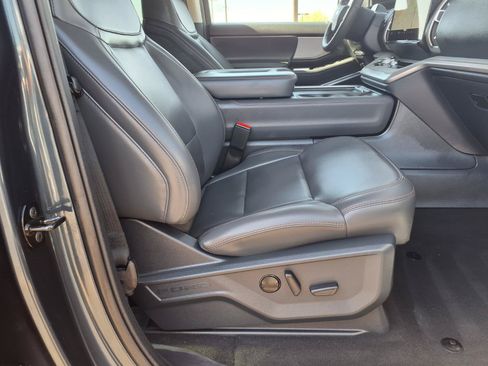 Certified 2025 Ford Expedition Active AWD/4WD image 11