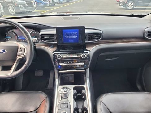 Used 2022 Ford Explorer Limited w/ Equipment Group 301A AWD/4WD image 19