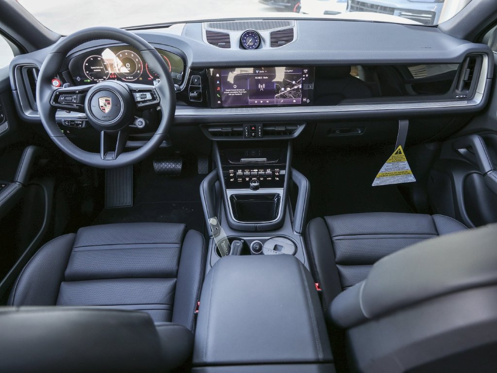 Certified 2026 Porsche Cayenne Coupe AWD/4WD image 33