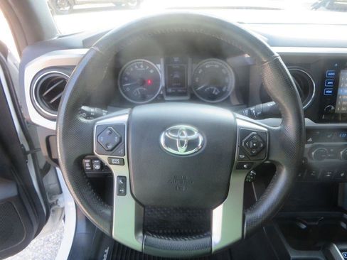 Used 2017 Toyota Tacoma Limited w/ Tow Package AWD/4WD image 17