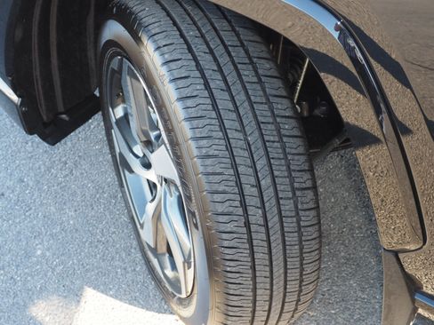 Used 2025 Toyota RAV4 SE image 8