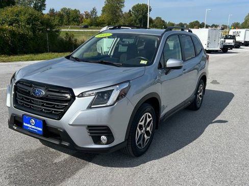 Used 2022 Subaru Forester Premium image 8