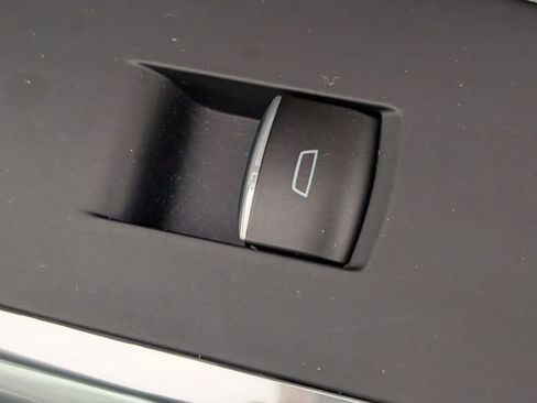 Used 2024 Chevrolet Traverse RS image 36