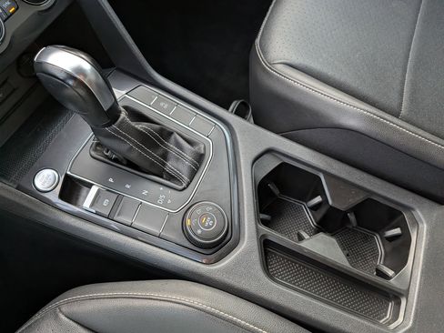 Used 2021 Volkswagen Tiguan SE image 33