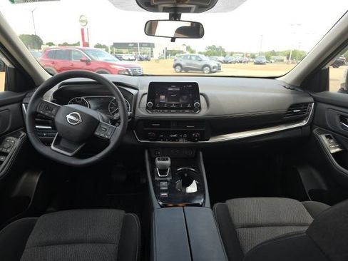 Used 2026 Nissan Rogue SV FWD image 18