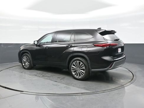 Used 2020 Toyota Highlander Platinum image 5