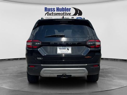 Used 2025 Honda Pilot TrailSport image 4