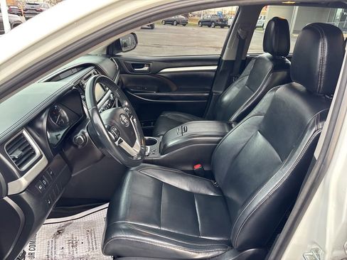 Used 2018 Toyota Highlander SE image 23