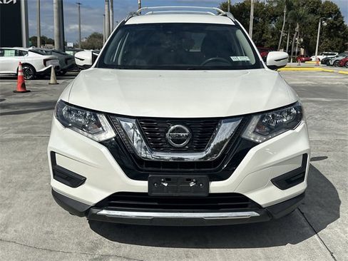 Used 2019 Nissan Rogue SV image 3