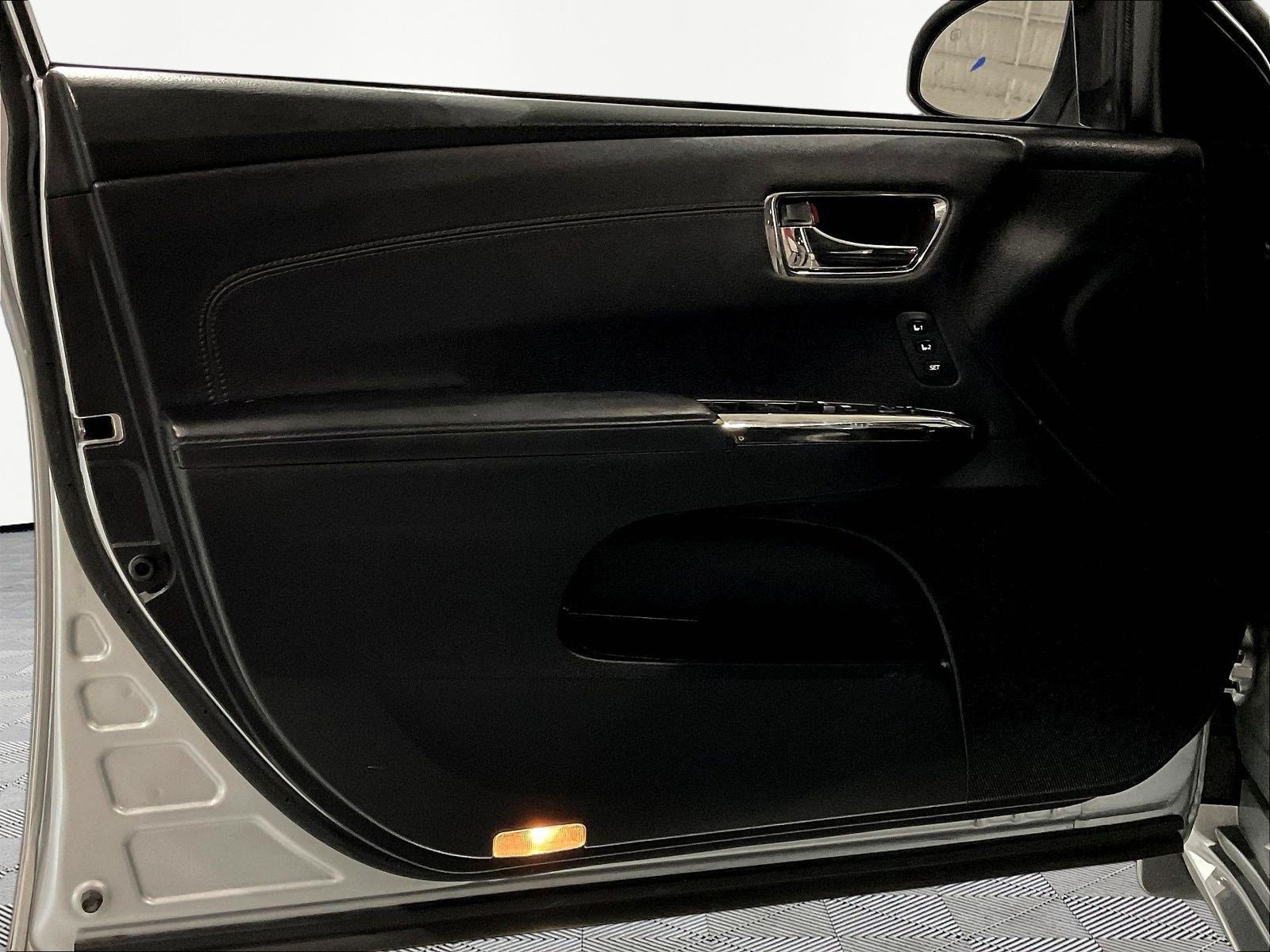 Used 2018 Toyota Avalon Touring FWD image 19