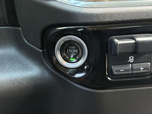 Used 2023 Chevrolet Silverado 1500 LT AWD/4WD image 17