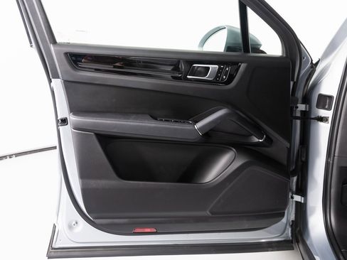 Certified 2023 Porsche Cayenne image 23