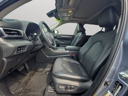 Used 2022 Toyota Highlander Limited FWD image 10