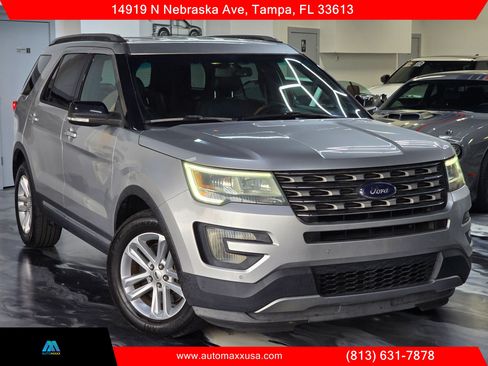 Used 2016 Ford Explorer XLT w/ Equipment Group 202A FWD image 3