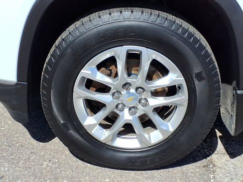 Used 2019 Chevrolet Traverse LT FWD image 9