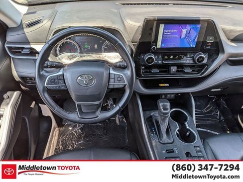Certified 2024 Toyota Highlander XLE AWD/4WD image 31