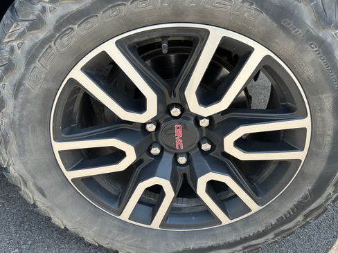 Used 2021 GMC Yukon AT4 w/ AT4 Premium Package AWD/4WD image 15