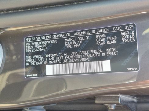 Used 2024 Volvo XC60 T8 Ultimate w/ Protection Package Premier AWD/4WD image 32