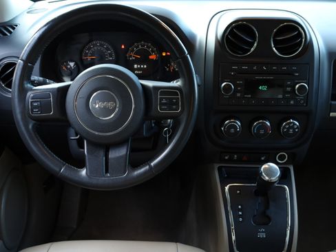 Used 2016 Jeep Patriot High Altitude image 19