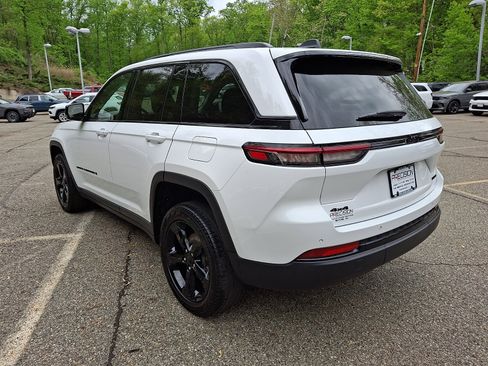 Certified 2023 Jeep Grand Cherokee Limited w/ Black Appearance Package AWD/4WD image 5